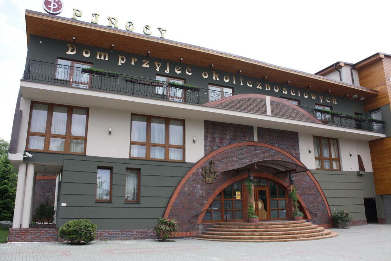 Hotel Pinocy Ledziny Екстериор снимка