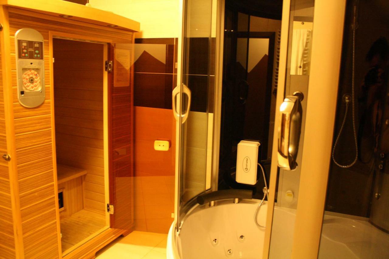 Hotel Pinocy Ledziny Екстериор снимка