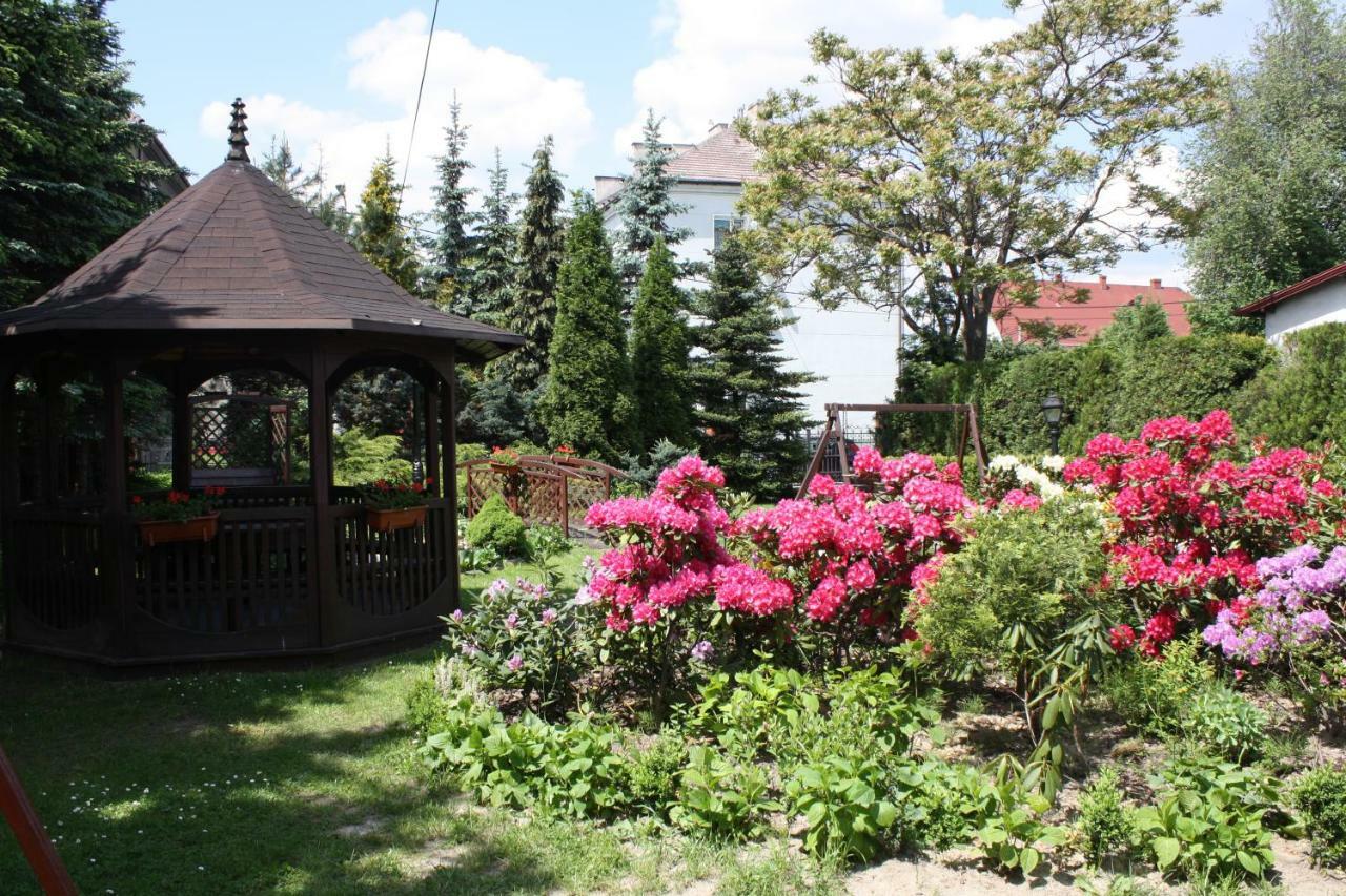 Hotel Pinocy Ledziny Екстериор снимка