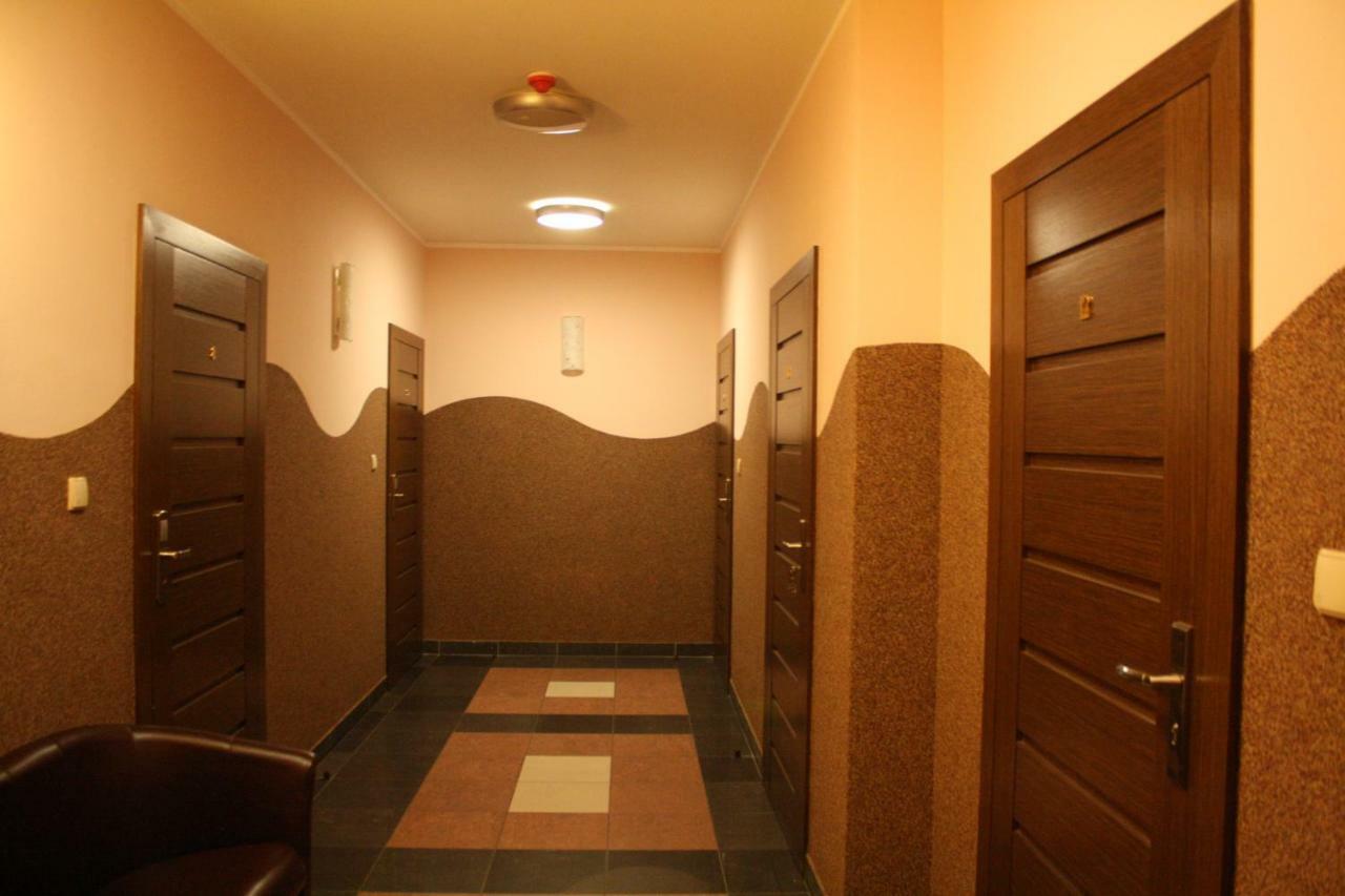 Hotel Pinocy Ledziny Екстериор снимка